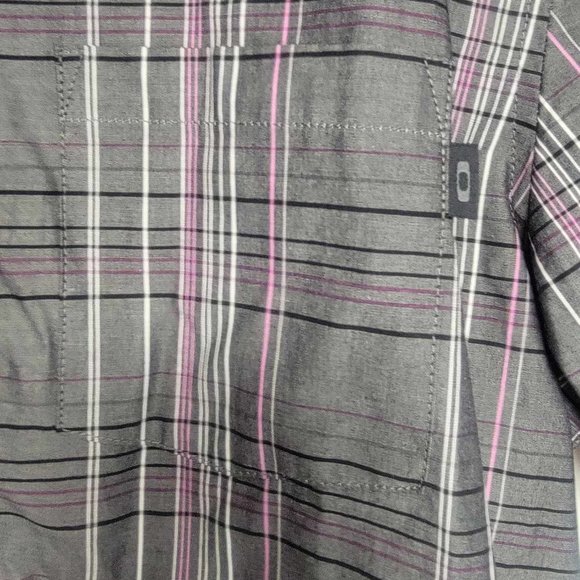 Mens Size L Oakley Short Sleeve Plaid stripe black grey pink button down shirt - Picture 6 of 9